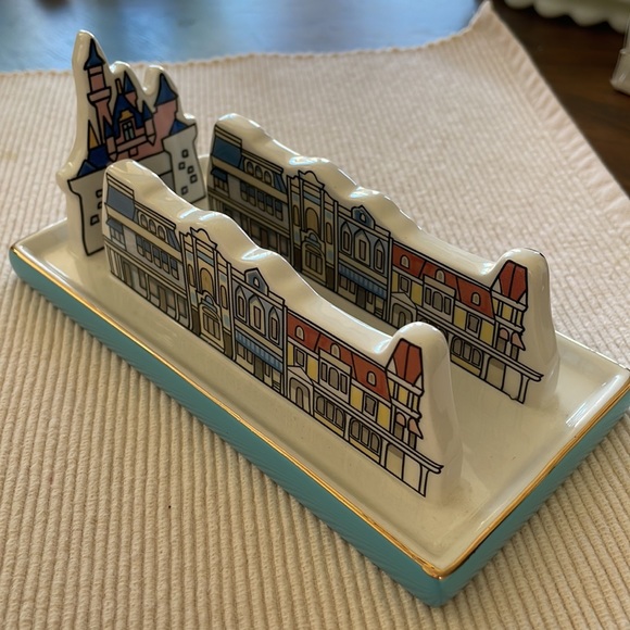 Disney Sleeping Beauty Castle & Main Street USA porcelain Trinket Tray figurine - Picture 9 of 11